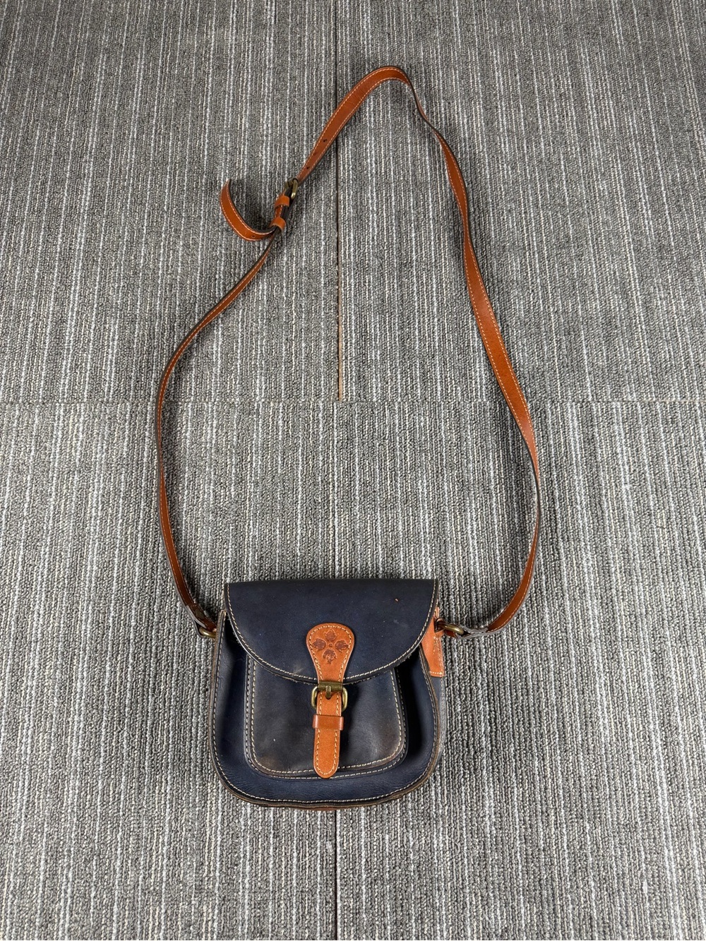 Patricia Nash Two Tone Navy Saddle Style Crossbody Bay 100% Leather